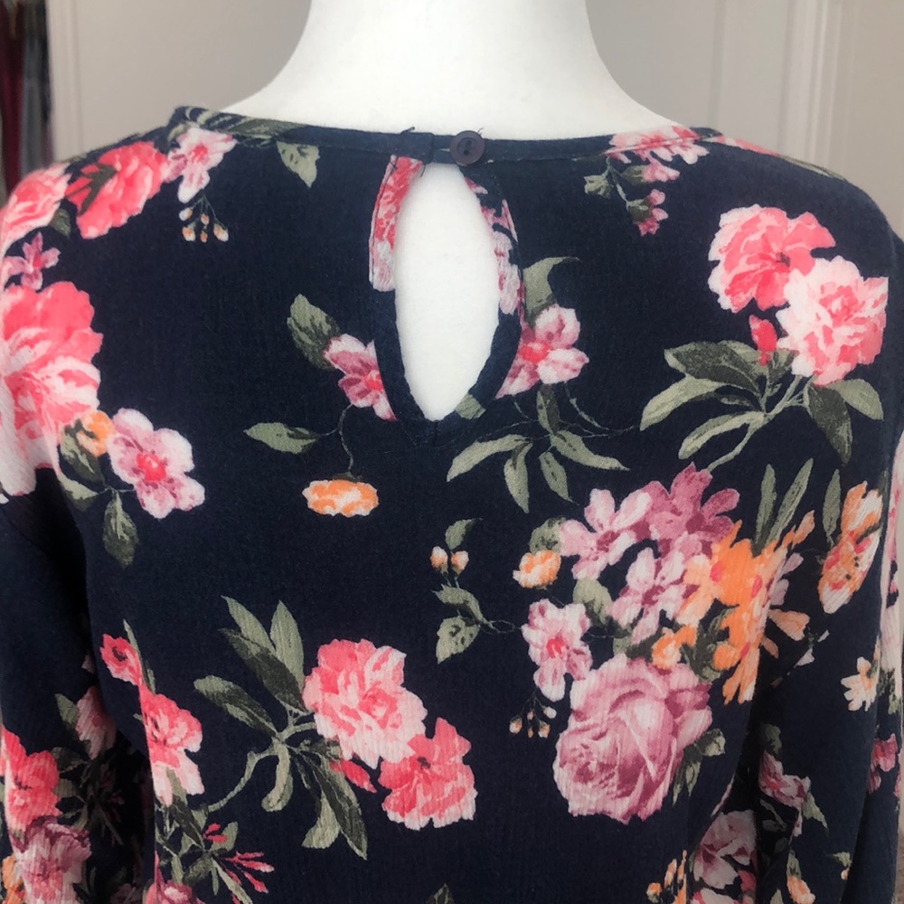 Navy Floral Romper - Picture 5 of 5